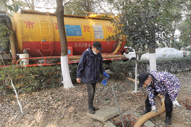 專業(yè)下水道疏通_高壓清洗車(chē)疏通地下排水排污管道